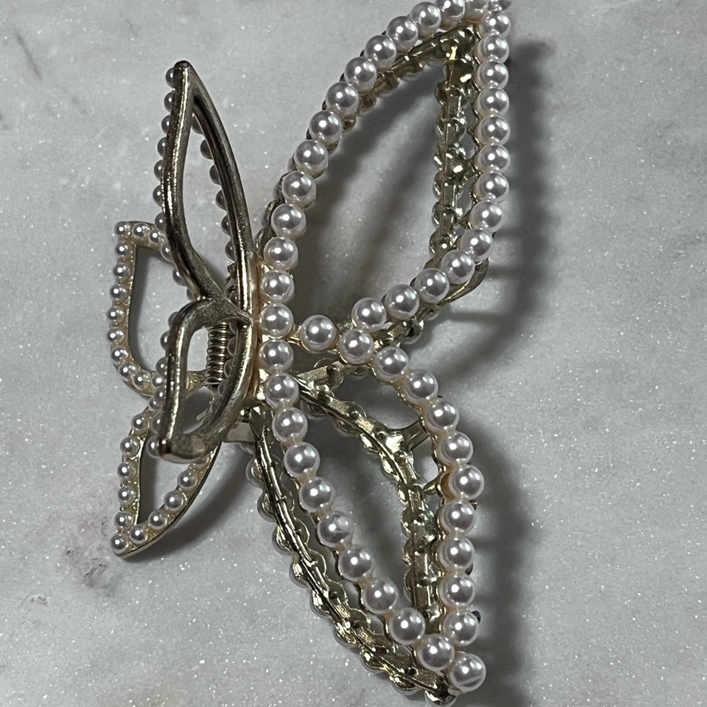 Elegant Pearl and Gold Hair Clip